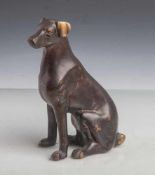 Vorstehund, Bronze, dunkel patiniert, unsigniert. H. ca. 18,5 cm.