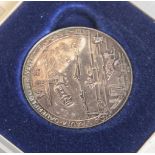 Silbermedaille (1973), bez. "1. Raum-Dauerflug der Welt mit Skylab I-III", ca. 14,75 g. Inoriginal