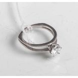 Ring 750 WG, besetzt mit einem Brillantsoliter von. ca. 1.0 ct (DM. des Steins ca. 6,6 bis6,7 mm),