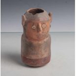 Zylindrisches Kopfgefäß (Peru, Moche), m. dem Gesicht eines Mannes, rötlicher Ton mitrotbrauner