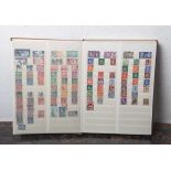 Briefmarkenalbum mit Postwertzeichen. Umfangreiche Sammlung mit versch. Themen, u.a.Europa, Amerika,