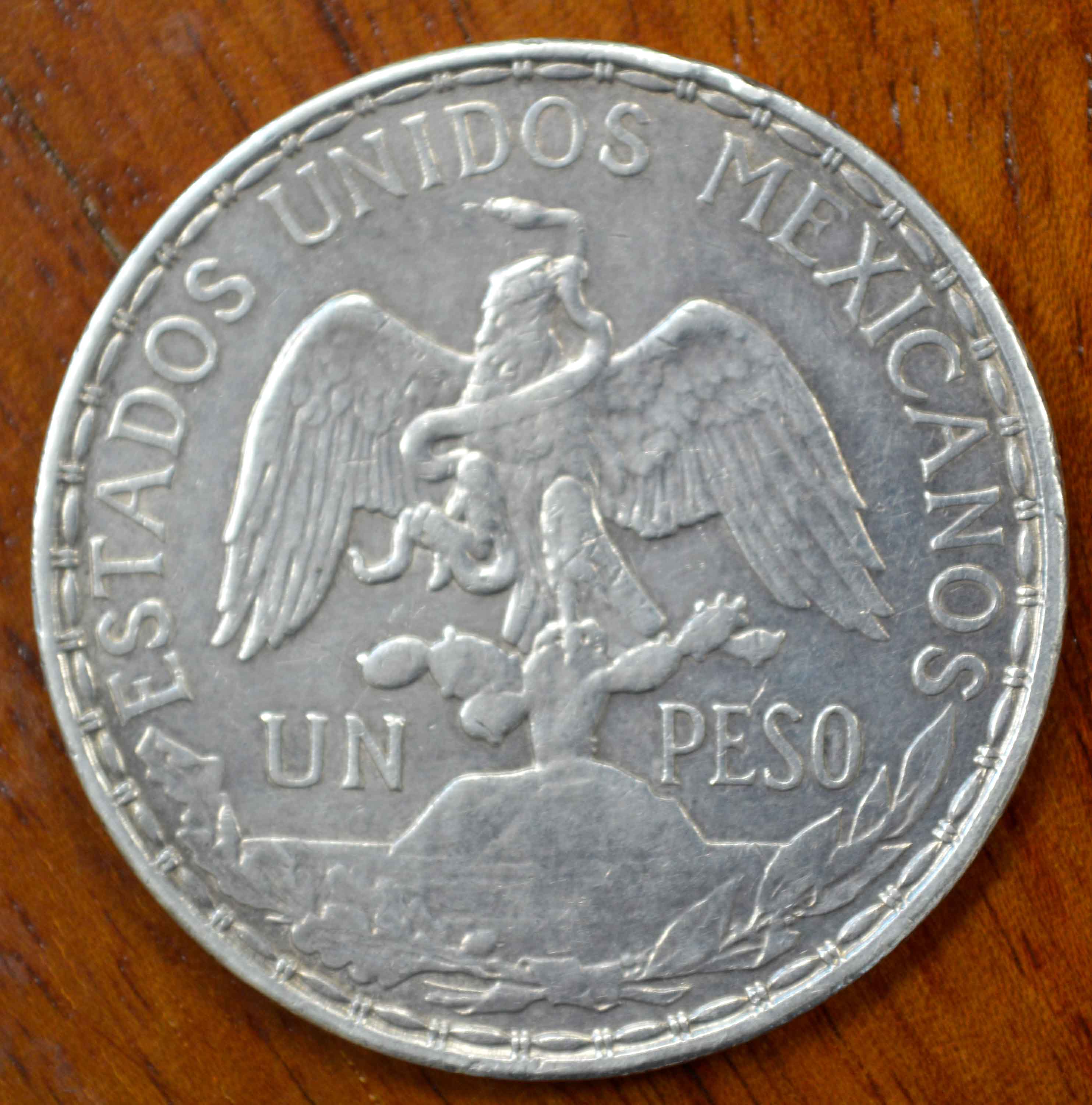 Silbermünze, 1 Peso (Mexiko, 1910), zweite Republik seit 1867. Altersgem. Zustand. - Bild 2 aus 2