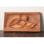 Wandrelief nach Ernst Barlachs "Die Bettlerin", Holz, ca. 17 x 31 cm. Gebrauchsspuren.