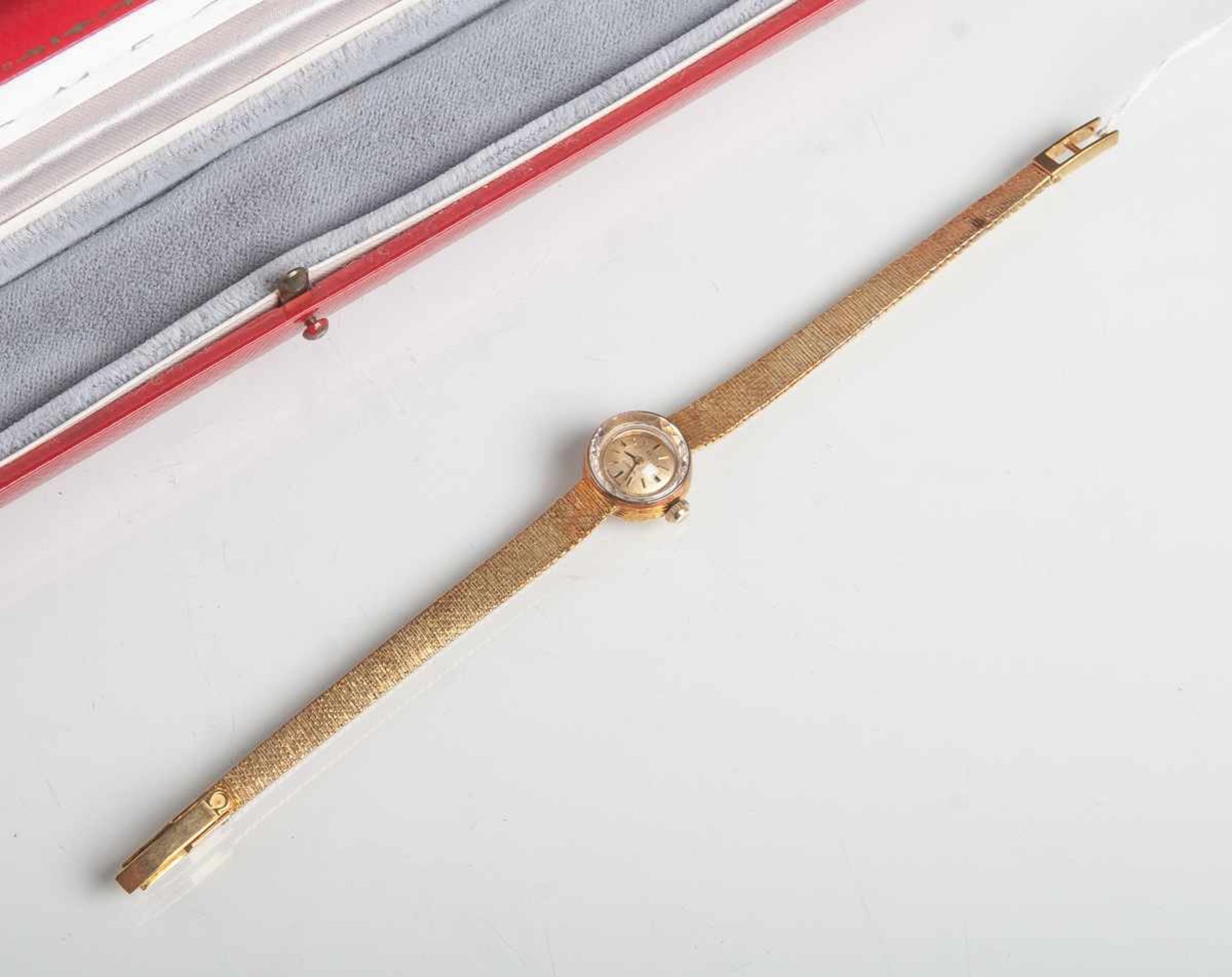 Damenarmbanduhr, Gelbgold 750 (Omega, wohl 1960/70er), rundes Uhrengehäuse, goldenesZiffernblatt