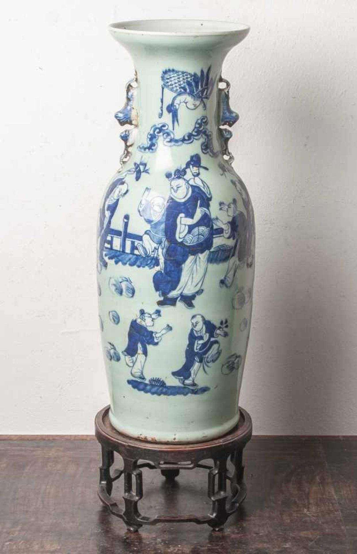 Bodenvase (wohl 18. Jarhundert, China), Porzellan, spielende Knaben, blau bemalt, grauunterfangen,