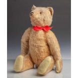 Teddybär, Steiff (um 1920), bespielt, Filz an Pfoten und Sohlen wurde ersetzt. H. ca. 46cm., dazu