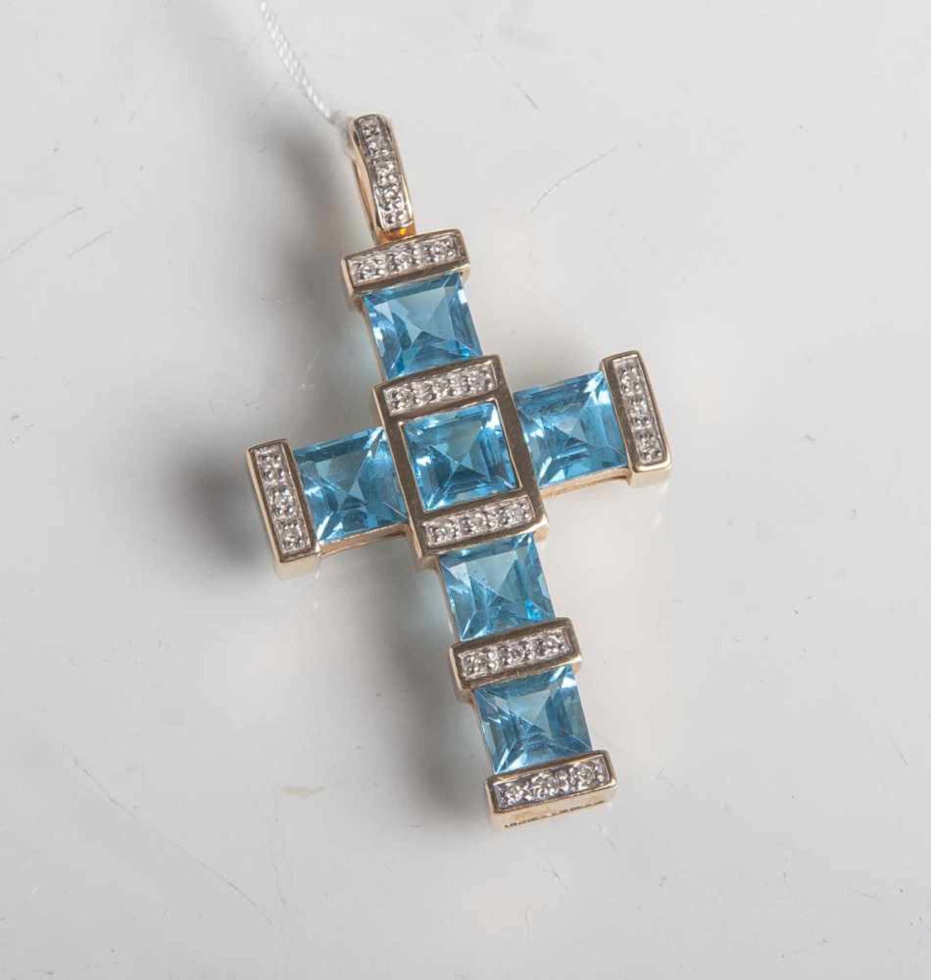 Anhänger 585 GG von Harry Ivens, besetzt mit blauen Farbsteinen u. Diamanten, ca. 7,30 x26 mm (