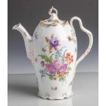 Kaffeekanne (Dresdner Porzellan, um 1910/20), im floralen Jugendstildekor,