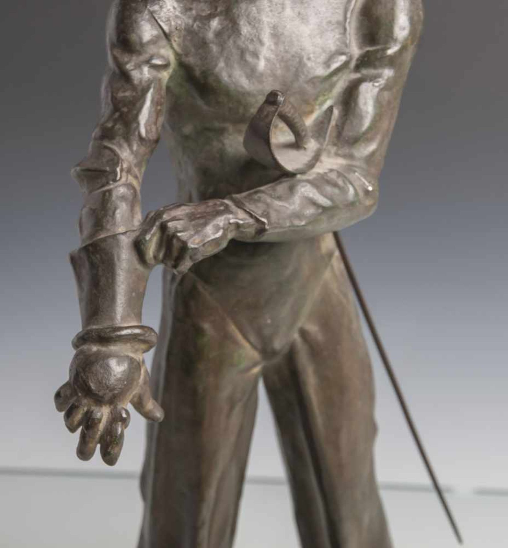 Bronzefigur "Der Degenfechter" (20. Jahrhundert), v. Hasemann, A(rminius) (1888 - 1979),Fechter - Bild 3 aus 5