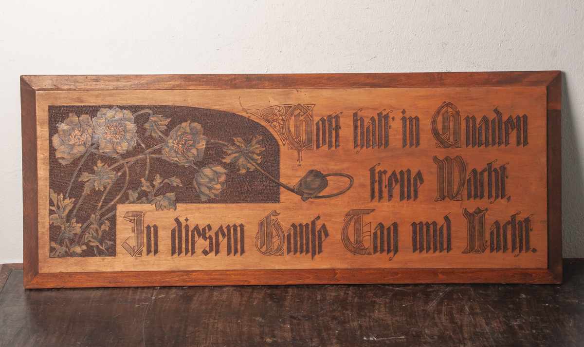 Spruchtafel m. Hausinschrift aus Holz, bez. "Gott halt in Gnaden treue Wacht, in diesemHause Tag und