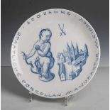 Jubiläumsteller (Meissen, blaue Schwertermarke, neuzeitl.), Teller zum 250-jährigenJubiläum der