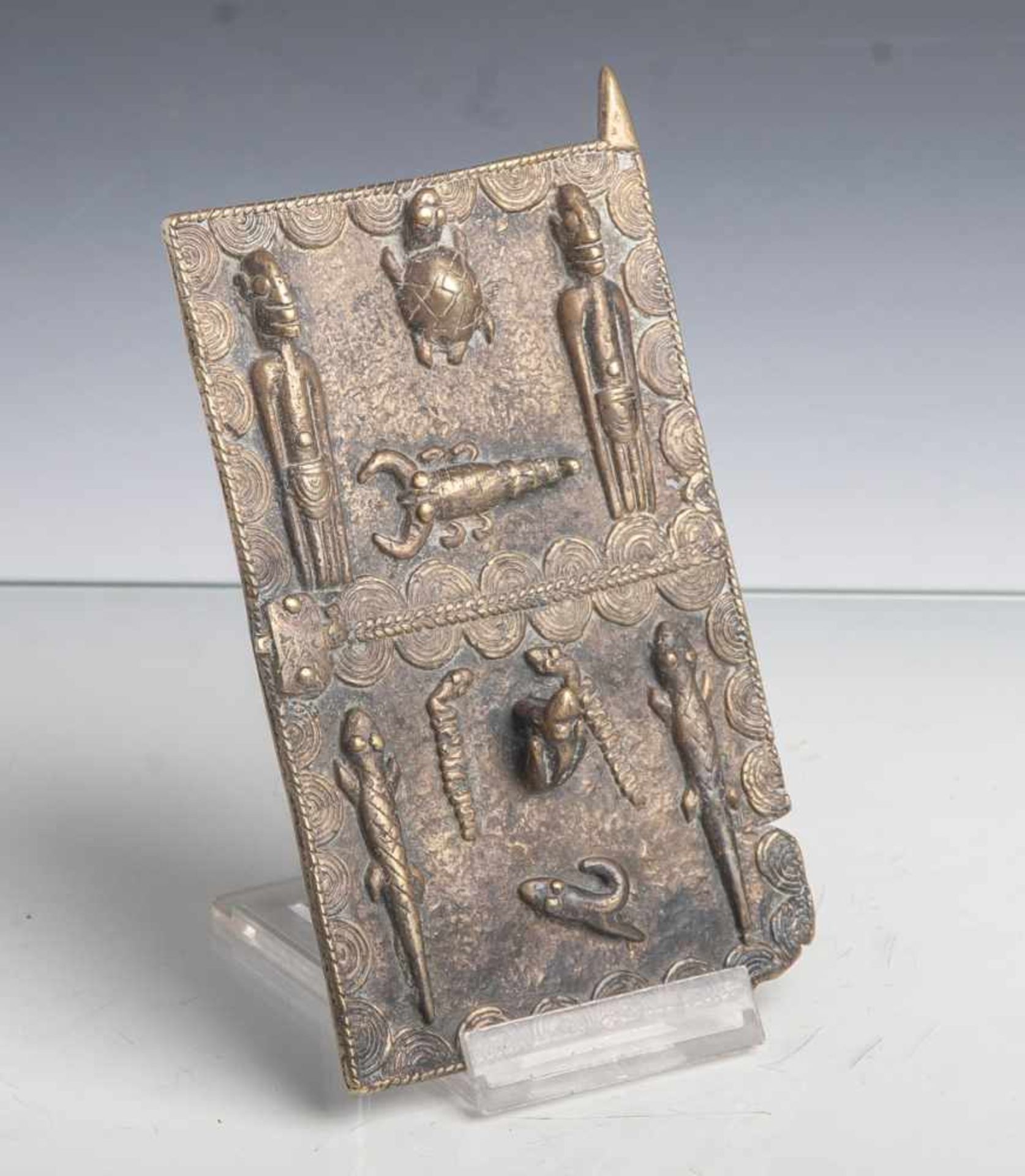Tür eines Schreins (wohl Dogon, Afrika), Bronzeguss, 17 x 10 cm, Altergem. Zustand. Motivemit