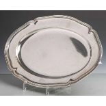Ovale flache Silberplatte mit gewellten Rand, 830 Feingehalt (Herstellerpunze M. H.Wilkens u. Söhne,
