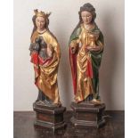 2 geschnitzte Figuren von weiblichen Heiligen (wohl 19. Jahrhundert), Holz geschnitzt,Oberfläche