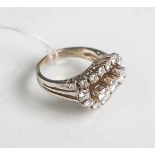 Damenring, 585 WG, Besatz m. Diamanten: 3 à 0.2 ct u. 12 à 0.05 ct, Ringgröße: 50,Gesamtgewicht