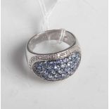 Ring 585 WG von Harry Ivens, besetzt mit Farbsteinen u. Diamanten, Gewicht ca. 9,4 g.