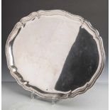 Flaches ovales Silbertablett m. gewellten Rand, 835 Feingehalt (HerstellerpunzeSilberwarenfabrik