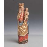 Madonnenfigur m. Jesusknaben (wohl 17./18. Jahrhundert), bäuerlich, Tannenholz,geschnitzt, Rs.
