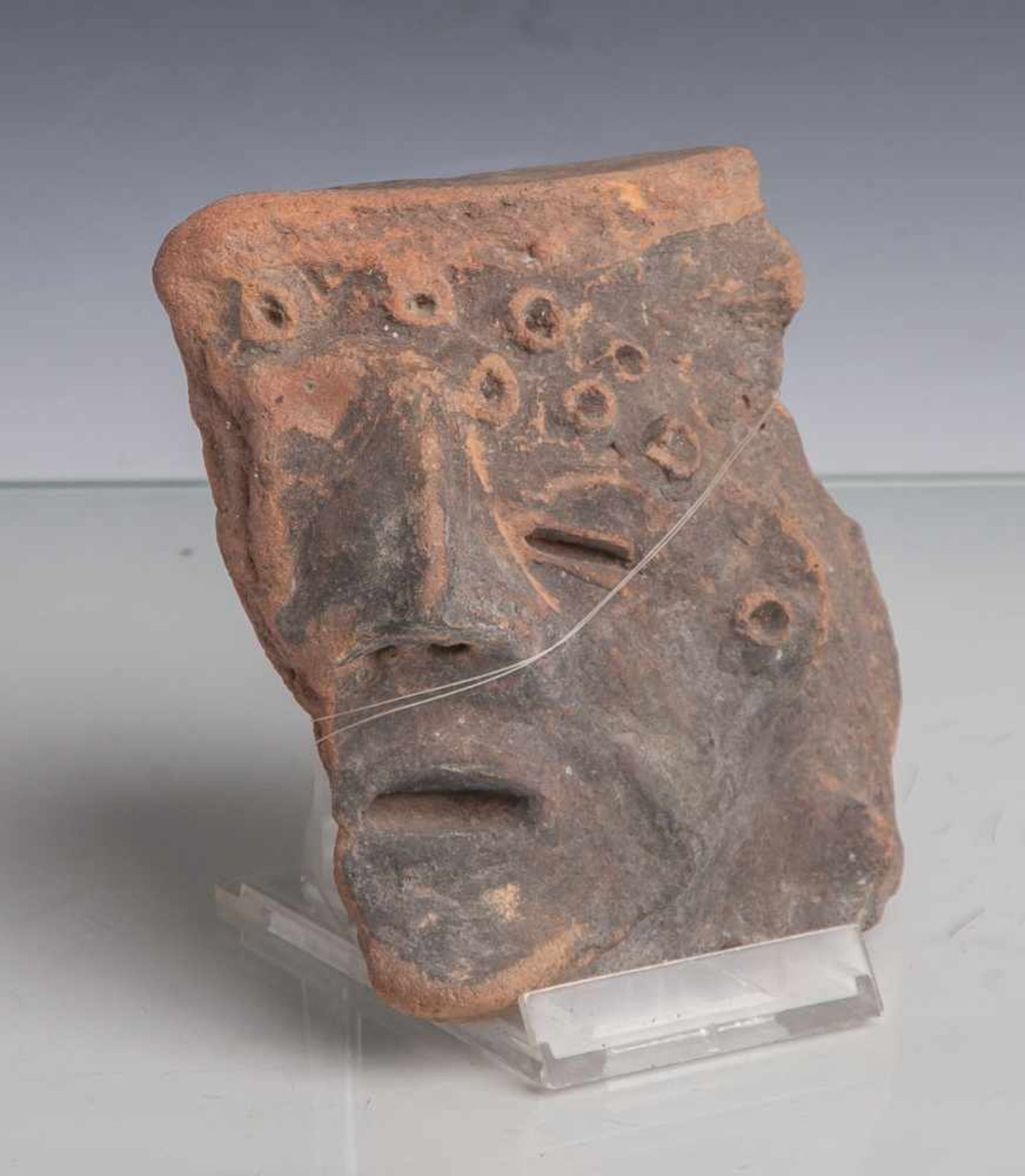 Darstellung eines männlichen Gesichts im Dreiviertelprofil mit leicht geöffneten Mund(Mexiko,