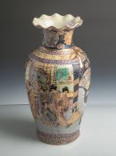 Satsuma-Vase (Japan, wohl 20. Jahrhundert), Porzellan, handbemalt, balusterförmigerKorpus, reich