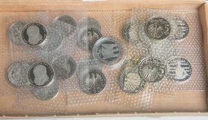 Konvolut von 5-DM-Gedenkmünzen (BRD, 1980er/00er Jahre), 26 Stück, bestehend aus: 750Jahre