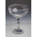 Großer Glaspokal (neuzeitlich), aus klarem Glas mit grau-blauen Aufschmelzungen, H. ca. 27cm, Dm.