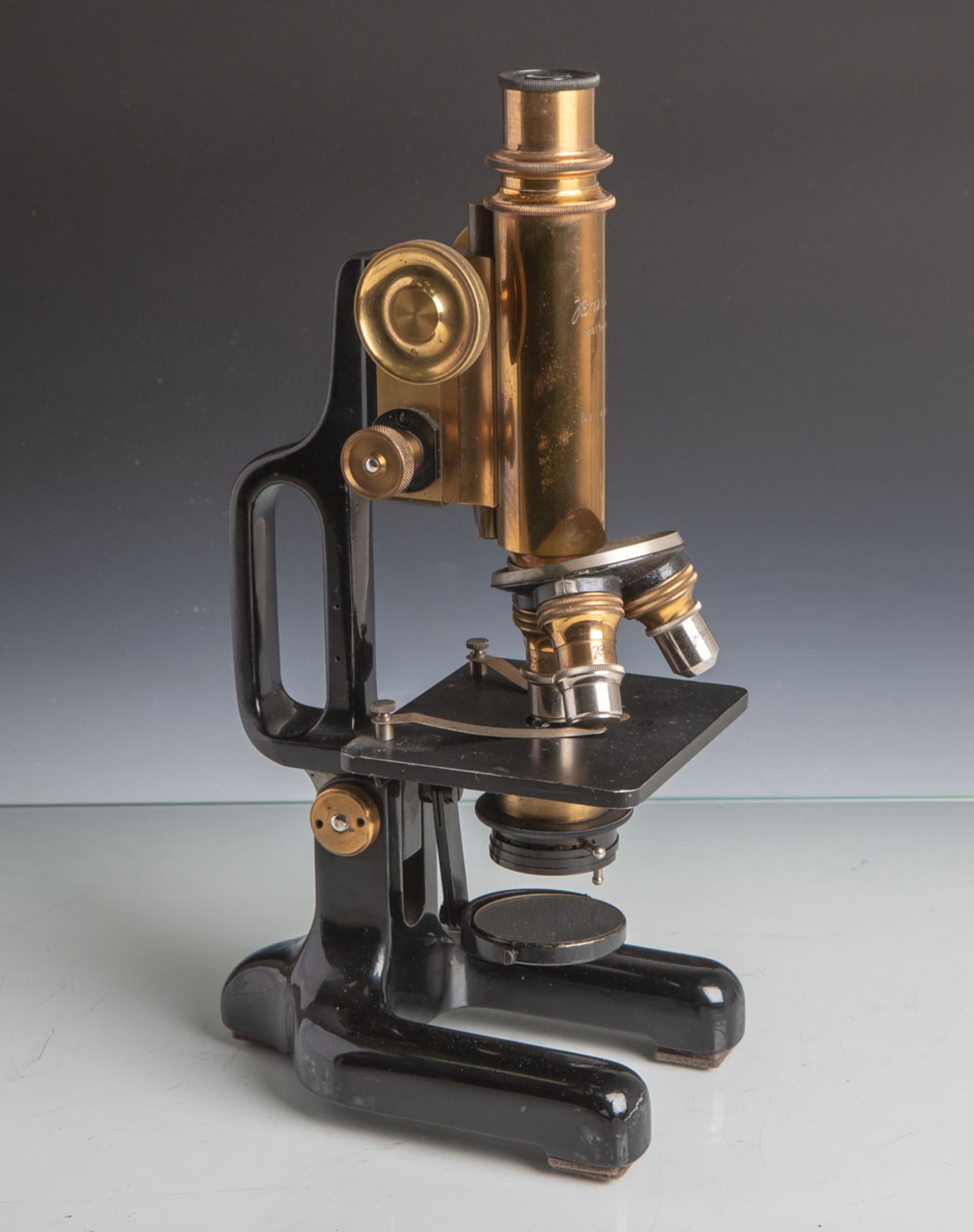 Mikroskop (Busch, Rathenow, 1. Hälfte 20. Jahrhundert), bez. "Nr. 14881", aus Messing
