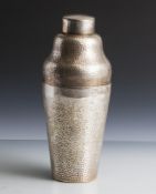Shaker "Deffner", Metall versilbert. H. ca. 26 cm, 1 L.- - -21.00 % buyer's premium on the hammer