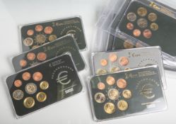 Konvolut von 8 Gedenkmünzsätzen "Euro" (2004 - 2008), 1 Cent bis 2 Euro, bestehend aus:Österreich,