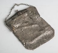 Damentasche (20. Jahrhundet), 800 Silber, Netztasche m. Tragekette, reliefierte Schließem. Rosen- u.