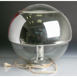 Design-Tischlampe (wohl Hoffmeister, 1970er Jahre), elegante Kugelform, Glas/Chrom, Dm.ca. 35 cm, H.