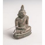 Kleiner sitzender Buddha aus Bronzeguss (Alter unbekannt), H. ca. 7 cm. Altersbed.Zustand.- - -21.00