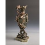 Bronzevase (wohl Frankreich, 2. Hälfte 19. Jahrhundert), naturalistisch gearbeiteteMuschel m. Putto,