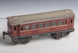 Speisewagen Mitropa (Märklin, 20. Jahrhundert), Spur 1, 4-achsig, Modellnr. 17520, ca. 9 x27 cm.