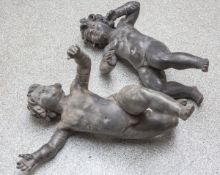 Paar lebensgroßer Puttenfiguren (19. Jahrhundert), Bronze, wohl für Garten oder