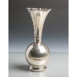 Art déco-Vase aus Silber (Feingehalt 800, 39 MI, F.C, Anfang 20. Jahrhundert), H. ca. 22cm,