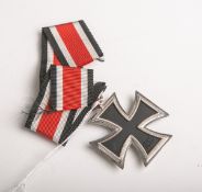 Eisernes Kreuz (Drittes Reich, 2. Klasse, von 1939), am Band. Altersgem. Zustand.- - -21.00 %