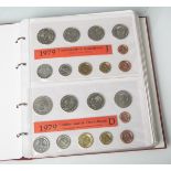 Konvolut von 20 Umlaufmünzsätzen im Sammelalbum (BRD, 1979 - 1983), Kupfer/Nickel/Stahl,10 Stück