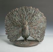 Radschlagender Pfau auf ovalem Sockel (wohl 1960er Jahre), schwerer Bronzeguss,naturalistisch