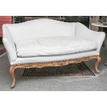 Kleines Sofa aus weißem Leder (wohl um 1860/70), Nußholz, Unterbau im Barockstil, H. ca.73 cm, B.