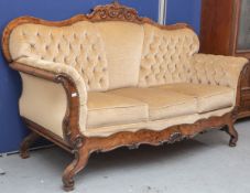 Biedermeiersofa (Mainz, Rheinhessen, um 1830/40), Nuß- u. Nußmaserholz furniert,