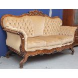 Biedermeiersofa (Mainz, Rheinhessen, um 1830/40), Nuß- u. Nußmaserholz furniert,