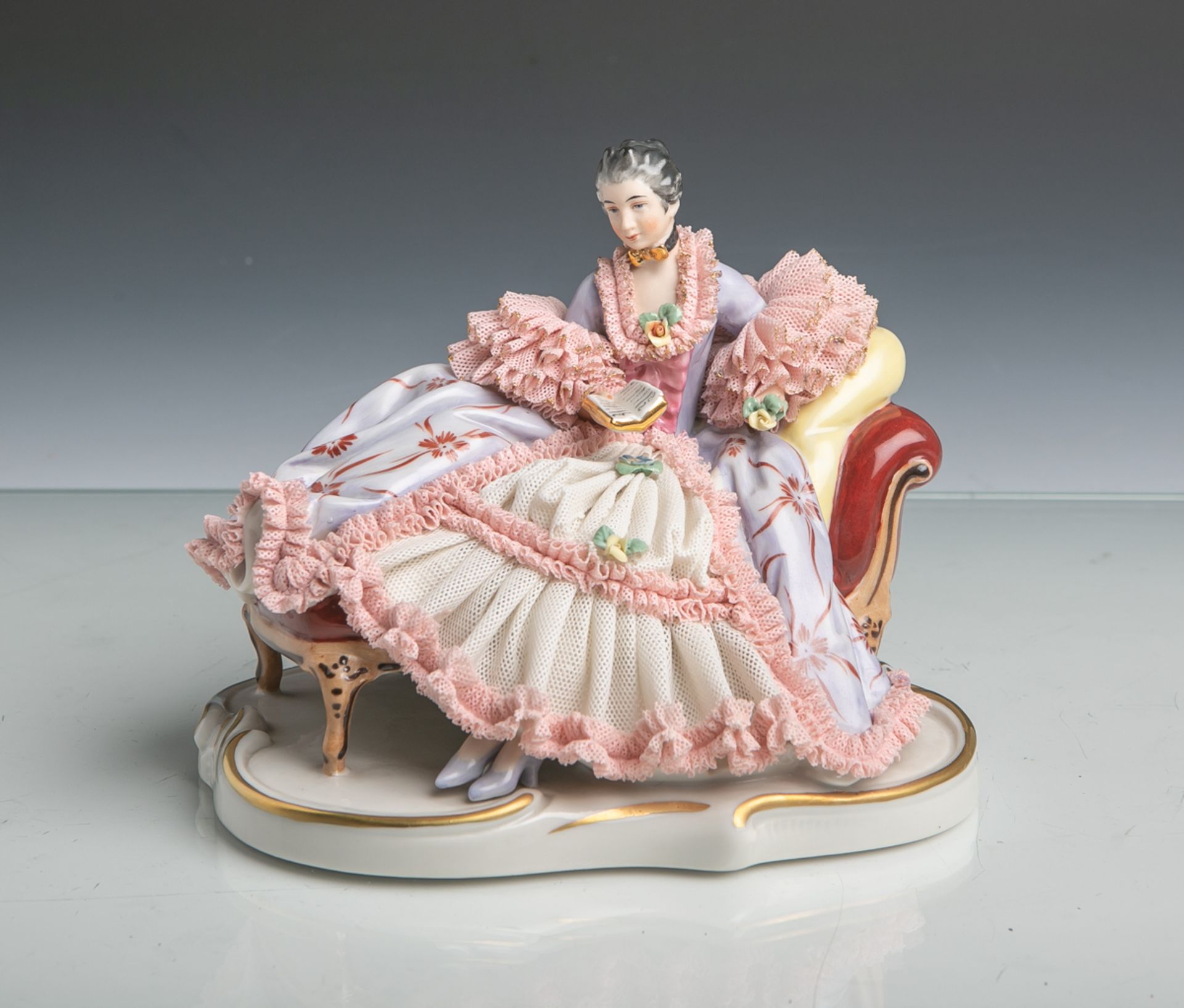 Porzellanfigurine, Rokoko-Dame mit Buch (Porzellan-Manufaktur Friedrich Wilhelm Wessel