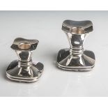 Zwei kleine Kerzenständer aus Silber (Feingehalt 925, Herstellerpunze Deyhle Gebrüder,Schwäbisch
