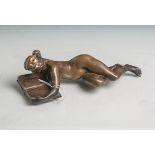 Unbekannter Künstler (wohl um 1900), weiblicher liegender Akt ein Buch lesend, Bronze,patiniert,