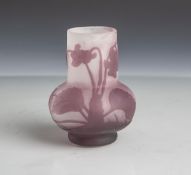 Kleine Vase von Emile Gallé (Jugendstil, Anfang 20. Jahrhundert, Frankreich), seitl.signiert,