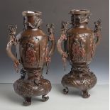 Vasenpaar, China, späte Qing-Zeit, Ende 19. Jahrhundert, um 1900, Bronze, patiniert.