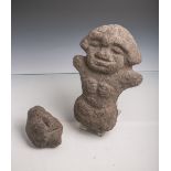 Zwei Steinfiguren (Prov. Präkolumbien), bestehend aus: Figur (mit ausgebrochenen Armen),H. ca. 22,