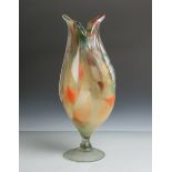 Murano-Glasvase (20. Jahrhundert), abstrakte Form eines Fisches m. farblichenEinschmelzungen,