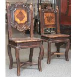 2 Stühle (wohl Italien, 16./17. Jahrhundert), ebonisiertes Holz, rechteckige Sitzfläche,Lehne m.